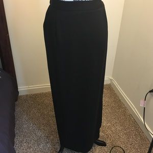Bnwt size 22 Harvey Bernard floor length skirt